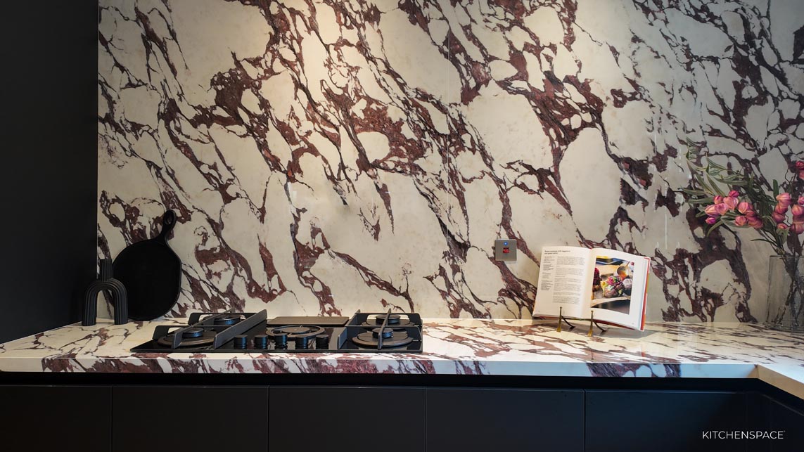 U-Shape Kitchen with Calacatta Viola Countertop